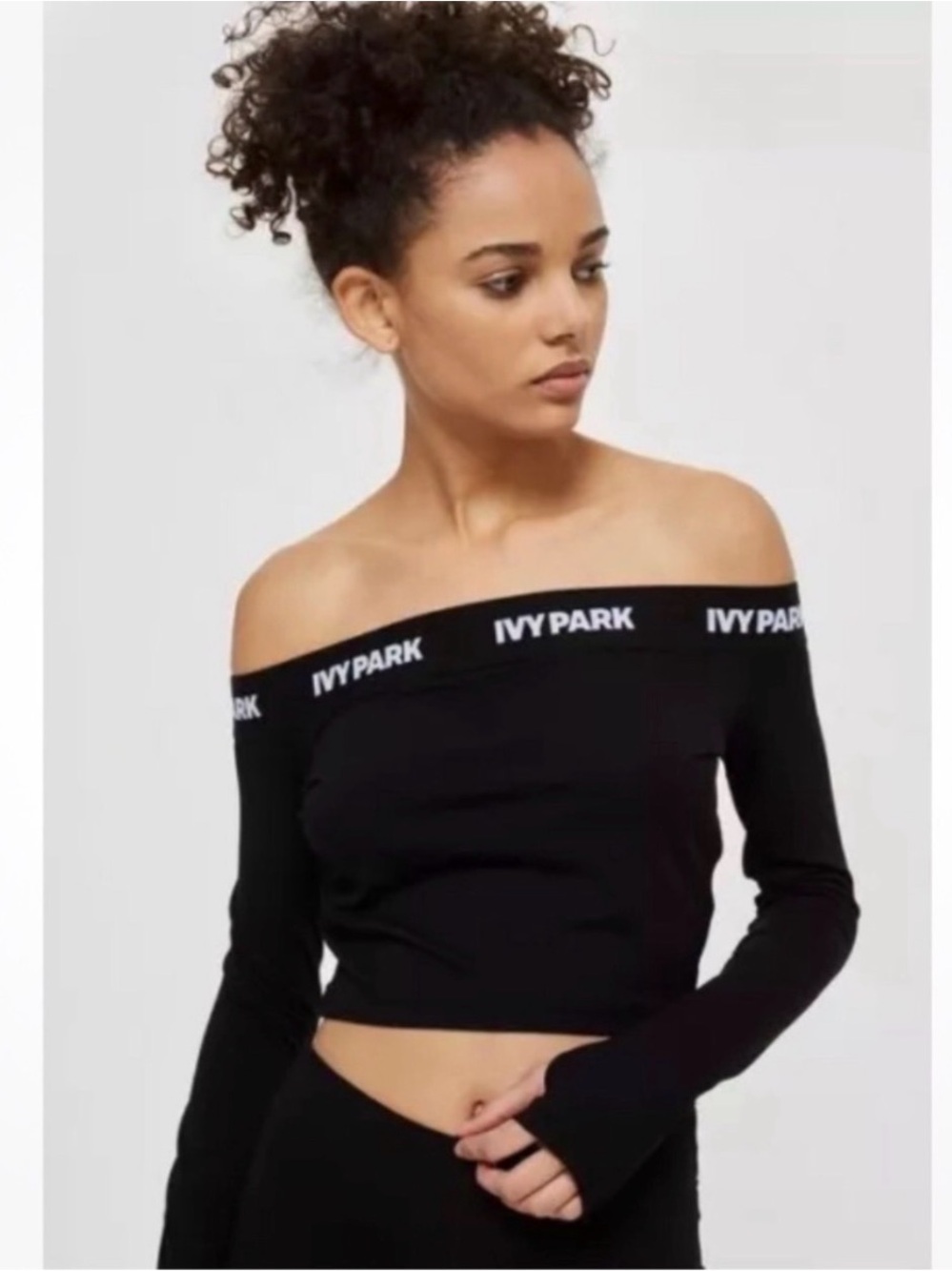 IVY PARK Black Off-the-Shoulder Logo Band Crop t-shirt